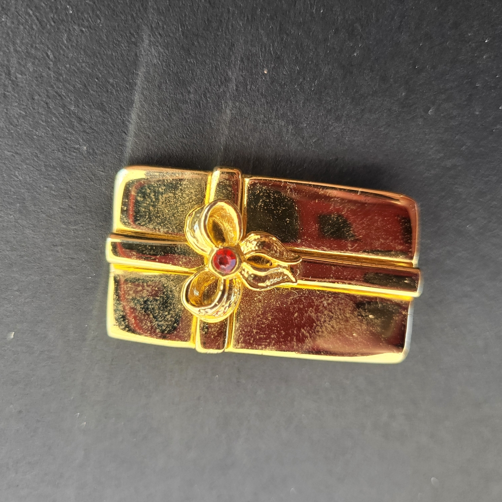 Signed AAi Gold Giftbox Brooch